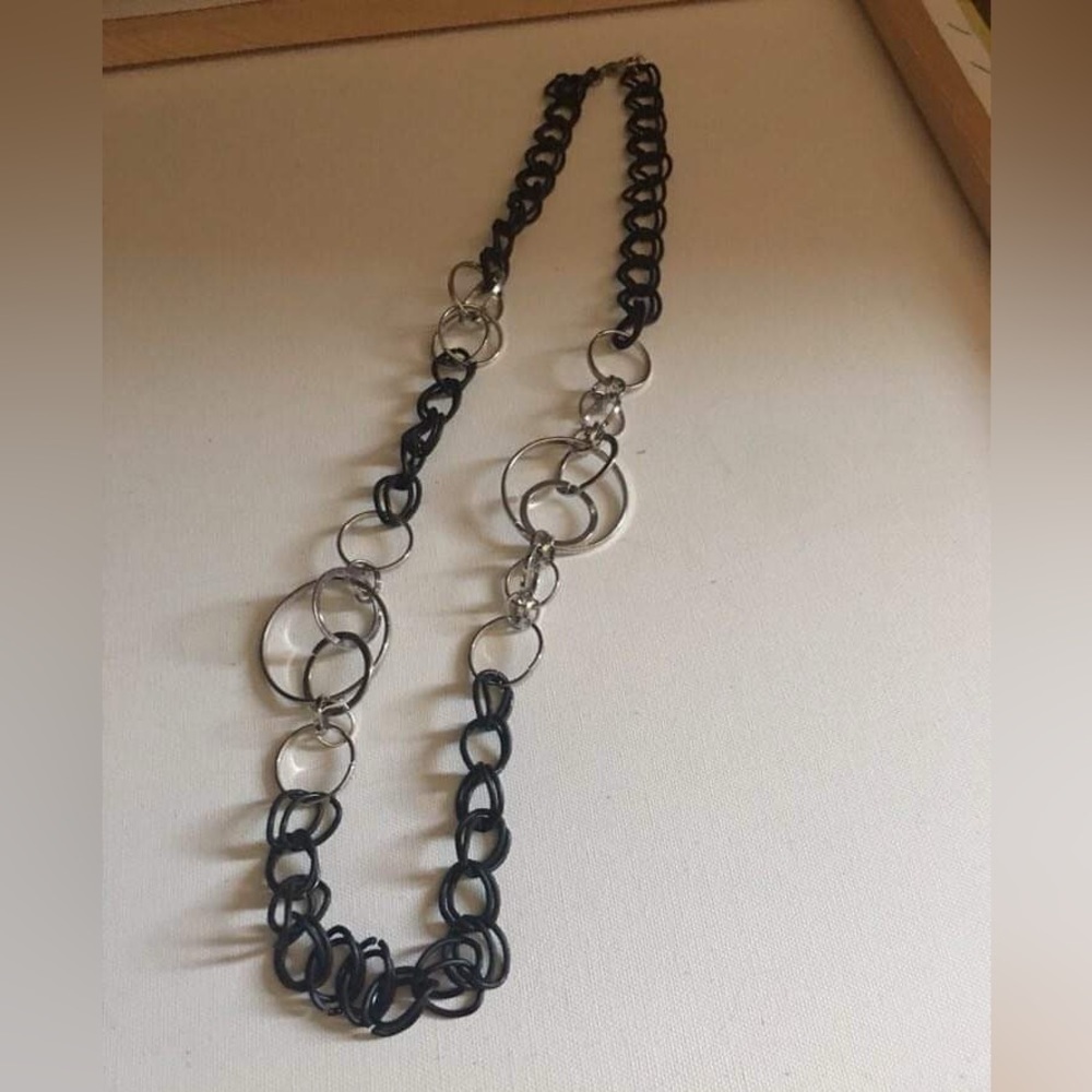 Like New Black & Silver Circle Chain Necklace